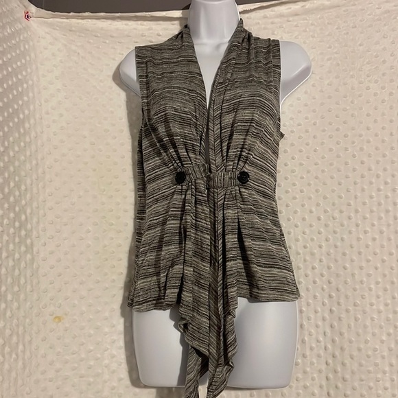 Almost Famous Jackets & Blazers - ALMOST FAMOUS 💖sleeveless vest